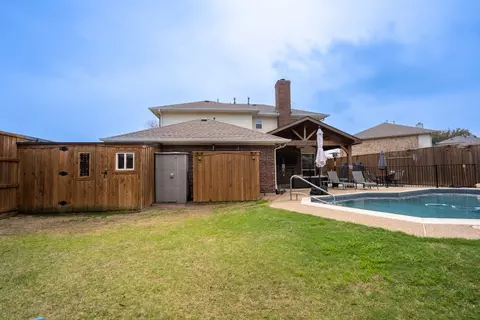 Exterior - 8121 Carson Ct, Rowlett, TX 75088 photo 6 of 11