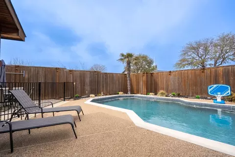 Exterior - 8121 Carson Ct, Rowlett, TX 75088 photo 10 of 11