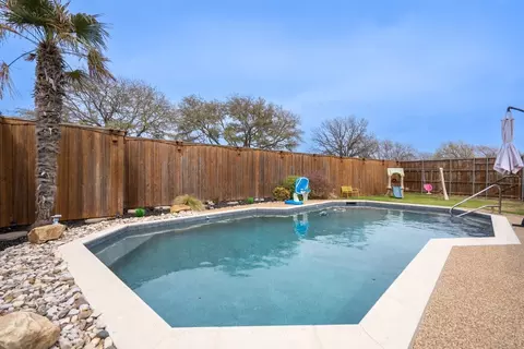 Exterior - 8121 Carson Ct, Rowlett, TX 75088 photo 5 of 11
