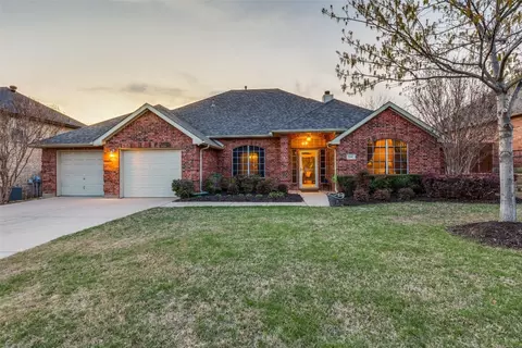 308 Flagstone Dr, Burleson, TX 76028