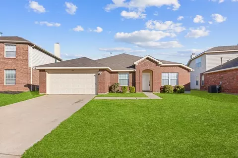 332 Stormydale Ln, Fort Worth, TX 76140