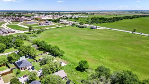 737 E Jacob St, Pilot Point, TX 76258 photo 3