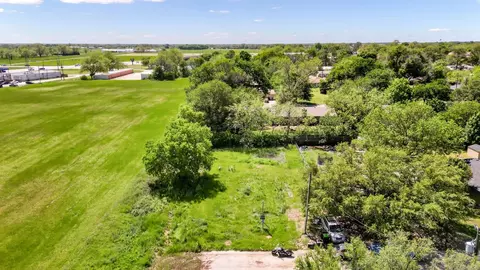 737 E Jacob St, Pilot Point, TX 76258 photo 2