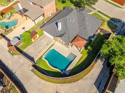 Exterior - 8006 Freeman Dr, Rowlett, TX 75089 photo 8 of 11