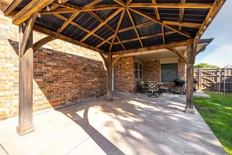 Exterior - 8006 Freeman Dr, Rowlett, TX 75089 photo 4 of 11