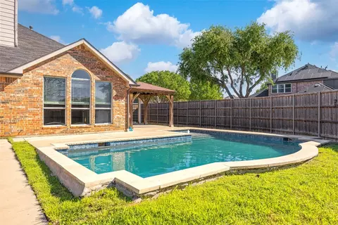 Exterior - 8006 Freeman Dr, Rowlett, TX 75089 photo 2 of 11