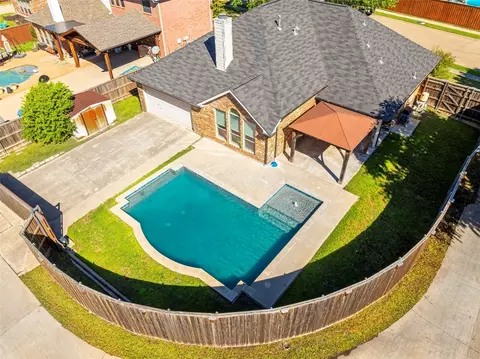 Exterior - 8006 Freeman Dr, Rowlett, TX 75089 photo 9 of 11
