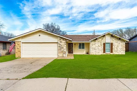 2017 Lexington Pl, Bedford, TX 76022