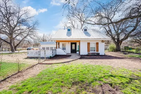 601 S Stewart St, Azle, TX 76020