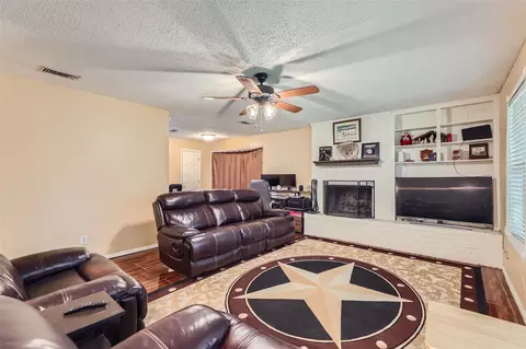 508 Mesa Ct, Saginaw, TX 76179