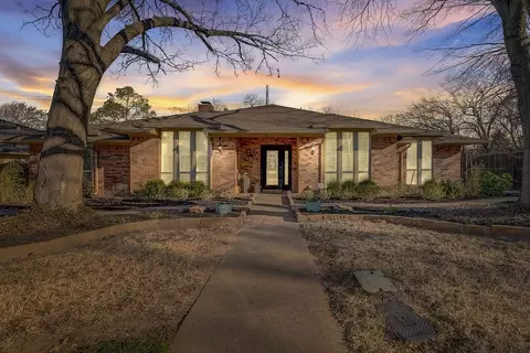 3701 N Shadycreek Dr, Arlington, TX 76013