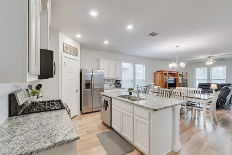7641 Spring Dr, Watauga, TX 76148