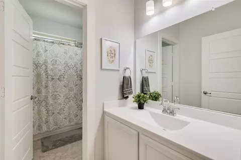 Bath - 7641 Spring Dr, Watauga, TX 76148 photo 4 of 5