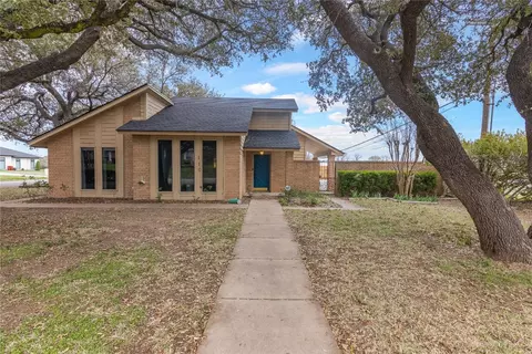 110 Gingerbread Ln, Waxahachie, TX 75165