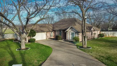 9113 Hanging Moss Dr, Granbury, TX 76049