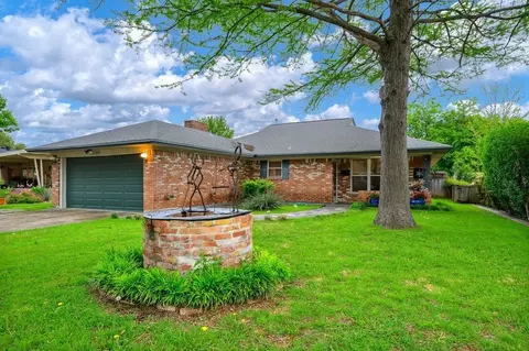 1748 Crowberry Dr, Dallas, TX 75228