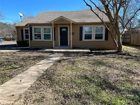 1607 S Houston St, Kaufman, TX 75142