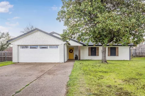 1603 Cobblestone Ct, Cleburne, TX 76033