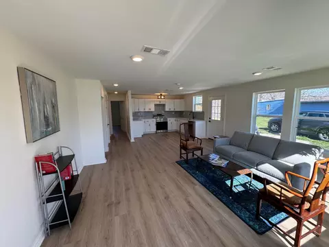 111 E State St, Terrell, TX 75160 photo 3