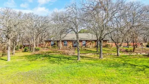 213 Wandering Ln, Weatherford, TX 76086