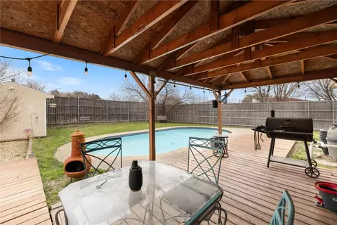 8012 Waterside Trl, Fort Worth, TX 76137