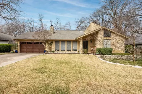 4702 Hidden Oaks Ln, Arlington, TX 76017