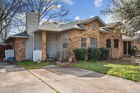 5203 Wild West Dr, Arlington, TX 76017