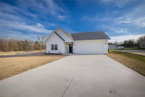 1001 Maple, Farmersville, TX 75442