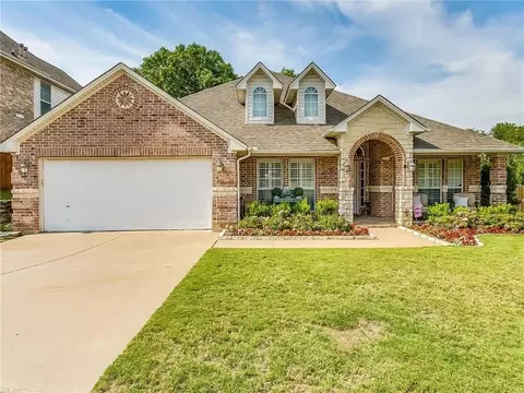6404 Fianna Hills Dr, Fort Worth, TX 76132