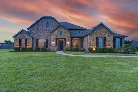 96 Willowbrook Dr, Waxahachie, TX 75165