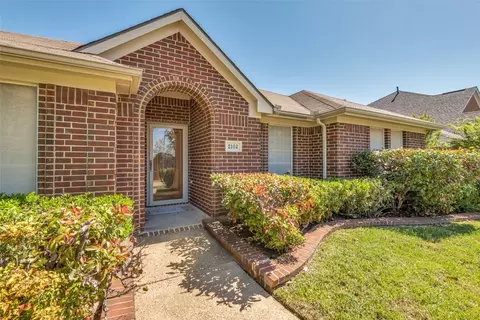 2102 Stillwater Dr, Mesquite, TX 75181