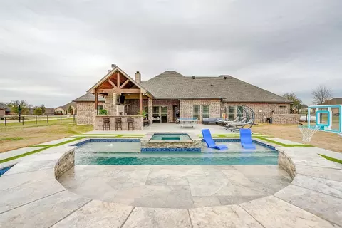 304 Steppes Ct, Weatherford, TX 76087
