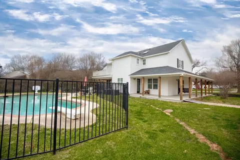 603 W 4th St, Keene, TX 76059