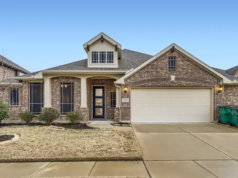 1621 Silver Ln, Aubrey, TX 76227