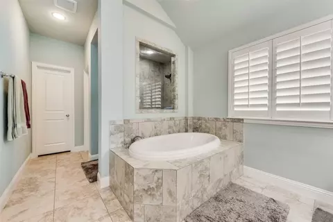 Bath - 2001 Commons Way, Prosper, TX 75078 photo 2 of 3