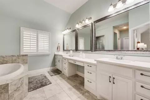 Bath - 2001 Commons Way, Prosper, TX 75078 photo 1 of 3