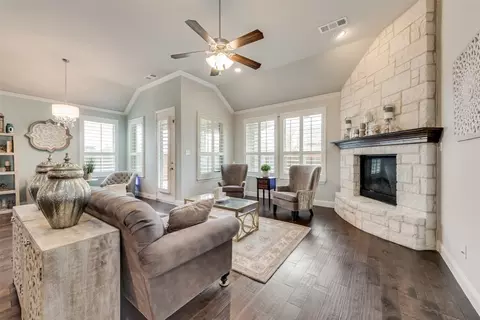 Living - 2001 Commons Way, Prosper, TX 75078 photo 2 of 6