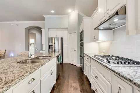 Kitchen - 2001 Commons Way, Prosper, TX 75078 photo 5 of 10