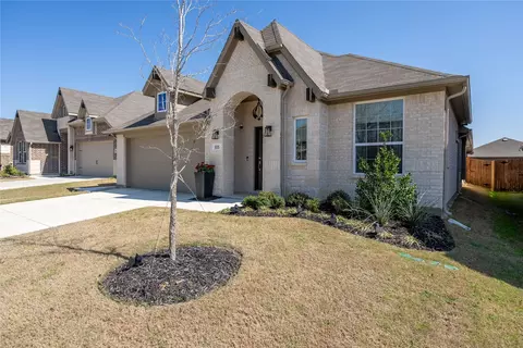935 Crockett St, Aubrey, TX 76227