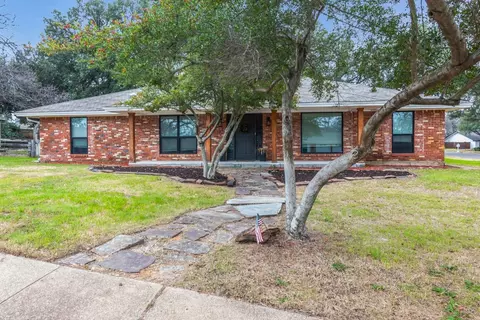 1800 Hilltop Ln, Pantego, TX 76013