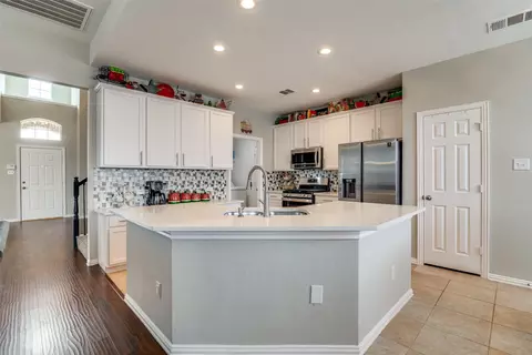 Kitchen - 8113 Freeman Dr, Rowlett, TX 75089 photo 4 of 6