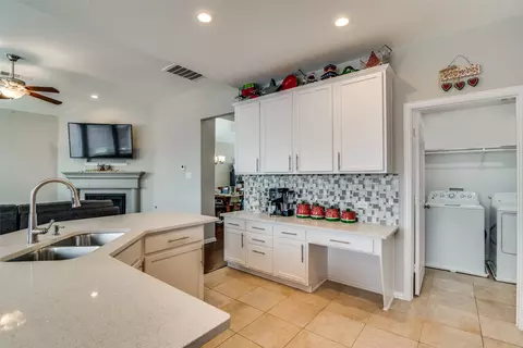 Kitchen - 8113 Freeman Dr, Rowlett, TX 75089 photo 2 of 6