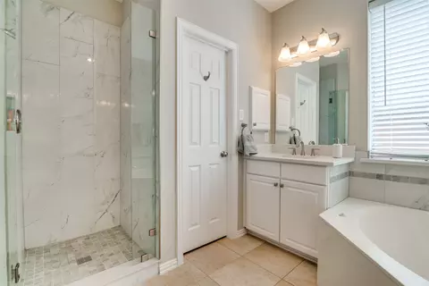 Bath - 8113 Freeman Dr, Rowlett, TX 75089 photo 2 of 4