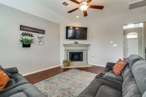 Living - 8113 Freeman Dr, Rowlett, TX 75089 photo 3 of 5