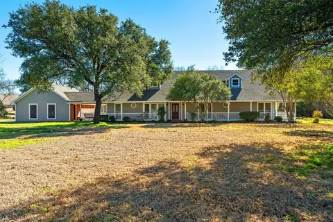 5811 Crystal Dr, Midlothian, TX 76065