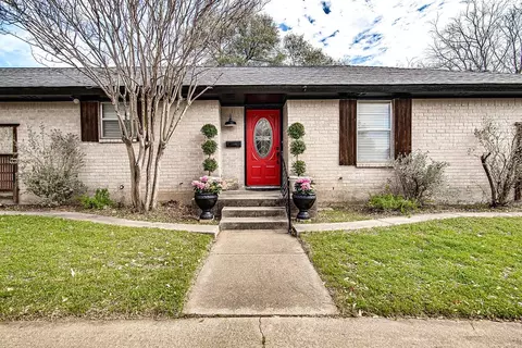 1103 Berkley Dr, Cleburne, TX 76033
