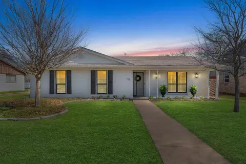 725 Vinecrest Ln, Richardson, TX 75080