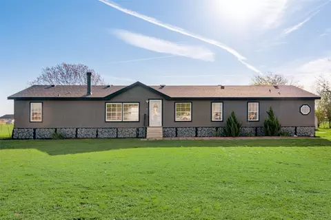 8465 Longhorn Dr, Justin, TX 76247