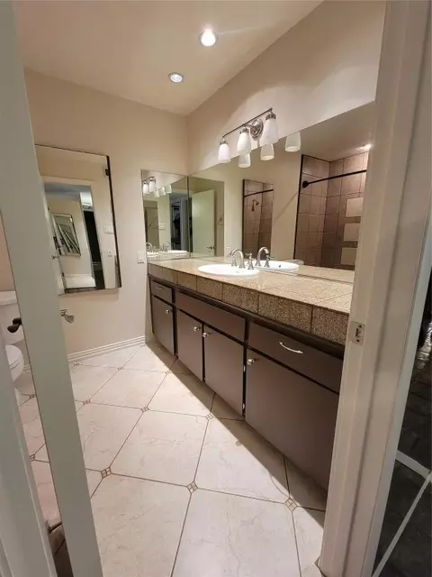 5924 Birchbrook Dr #213, Dallas, TX 75206