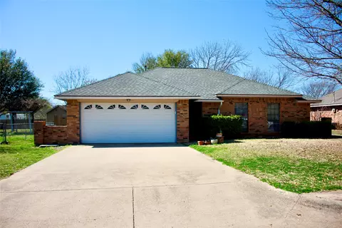 526 Bluebird Ln, Red Oak, TX 75154